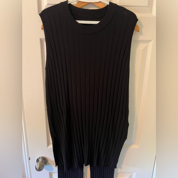 2 piece set - Picture 2 of 5